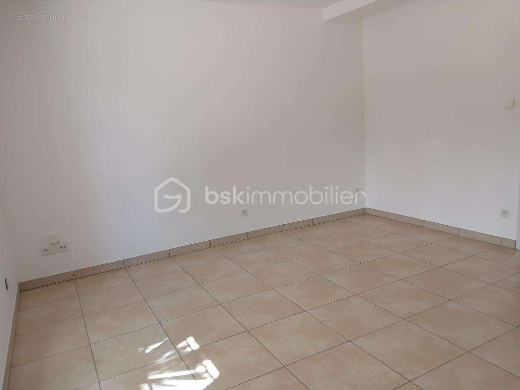 Appartement à VAUX-LE-PENIL