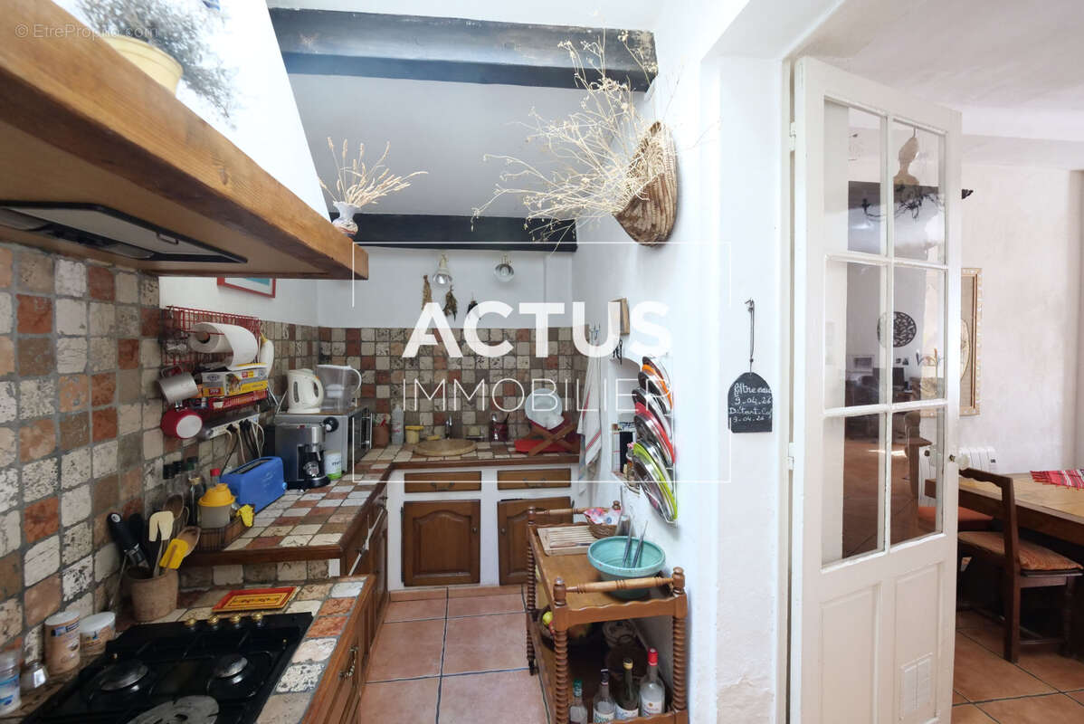 Maison 101 m² à Salon-De-Provence  - photo 6