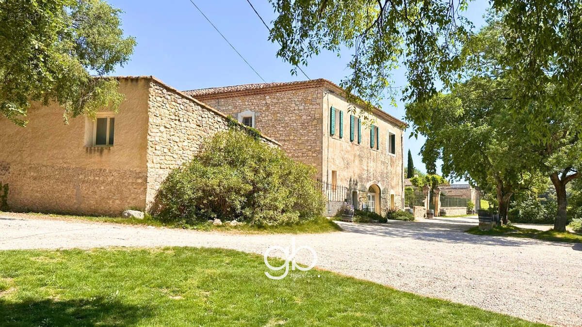 Domaine viticole de 60 hectares entre sommières et montpellier - photo 2