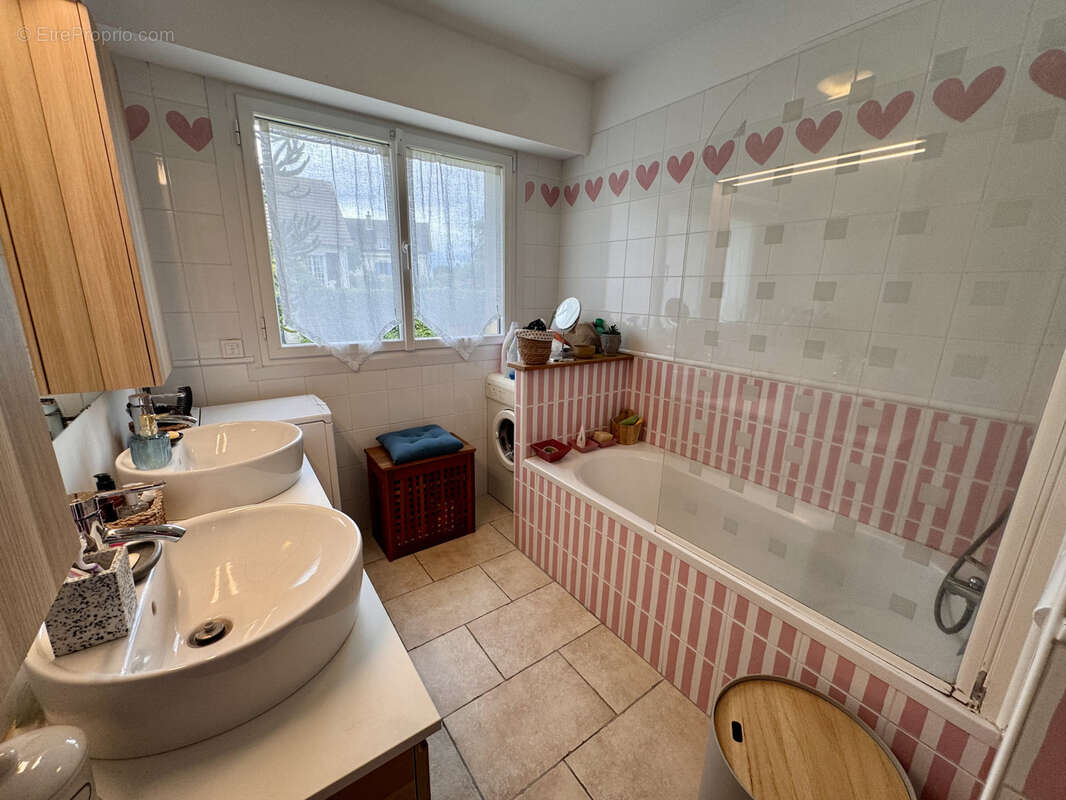 VERS-SUR-SELLE - Pavillon 185m2 7Chbs - Jardin - SS Complet - photo 7