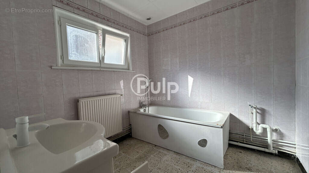 Immeuble de rapport. Maison et commerce - photo 7