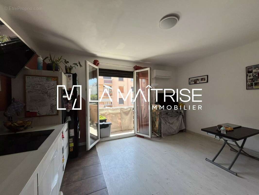 Appartement 53 m² à Marseille-8e  - photo 4