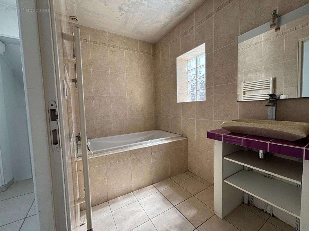 ensemble  immobilier local commercial + habitation de caractére 6 pièce(s) 210 m2 - photo 9