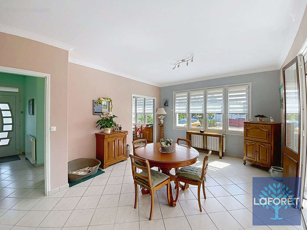 Maison Beaumont Le Roger 4 pièce(s) 111 m2 - photo 8