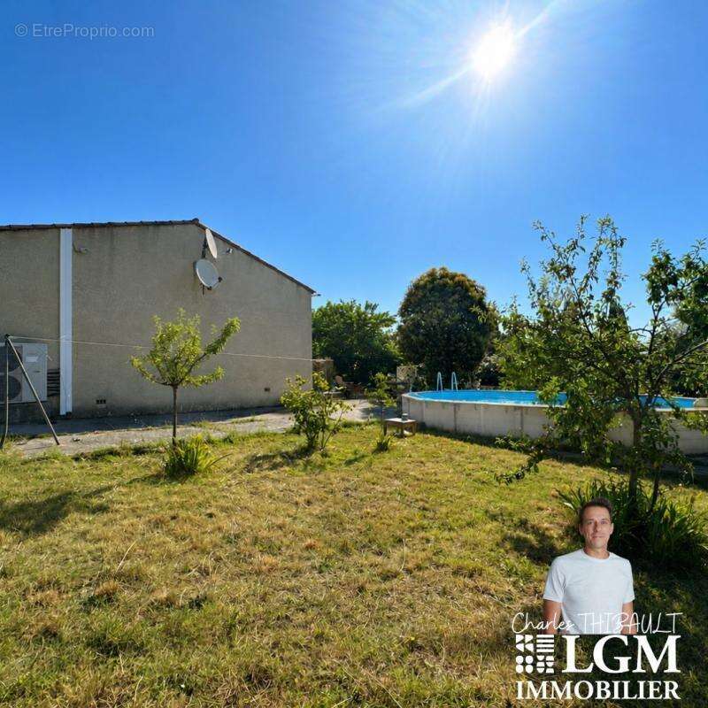 Maison familiale avec grand terrain, piscine et potentiel - photo 12
