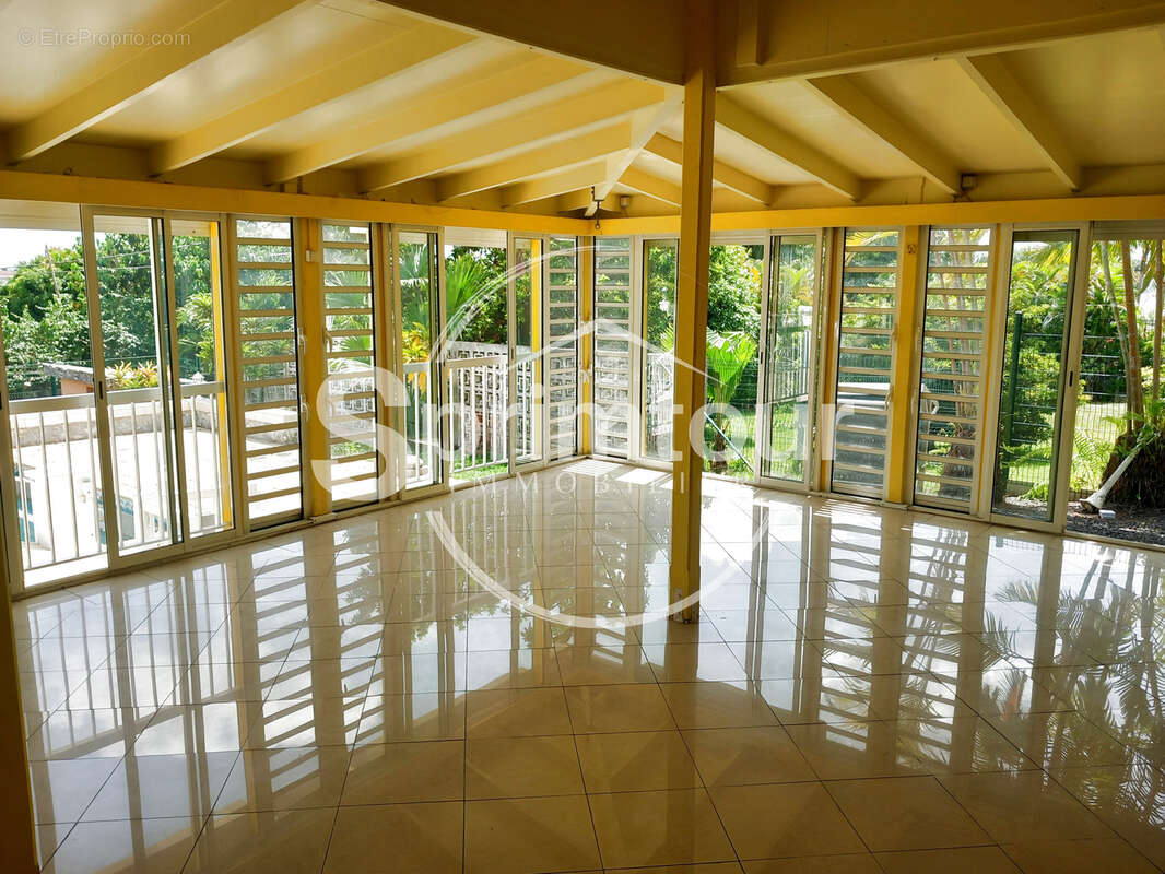 Maison à BAIE-MAHAULT