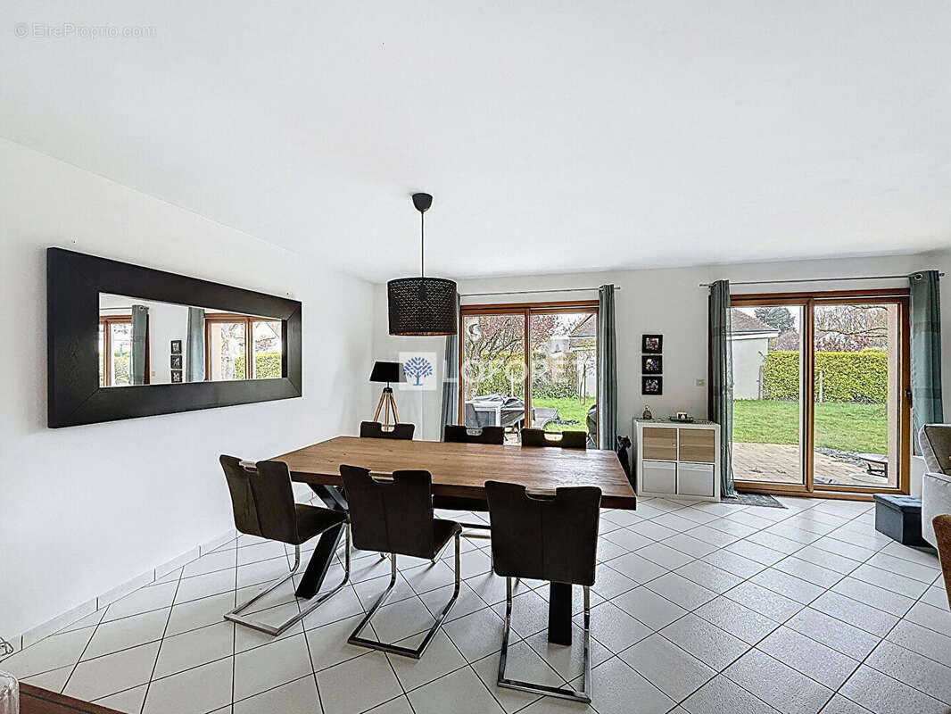 Maison à LE MESNIL-ESNARD