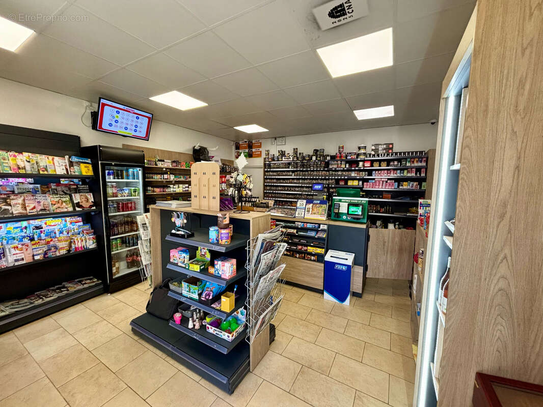 Commerce à NAGES-ET-SOLORGUES