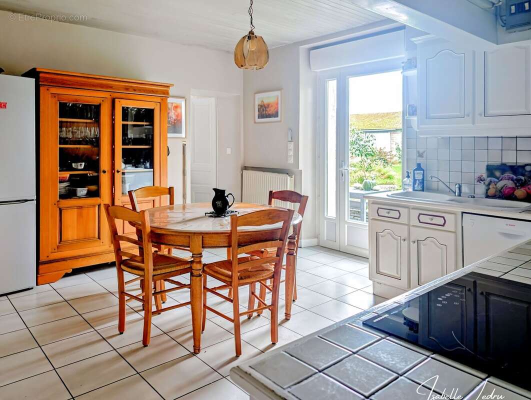Maison 188 m² à La Chapelle-Glain  - photo 31