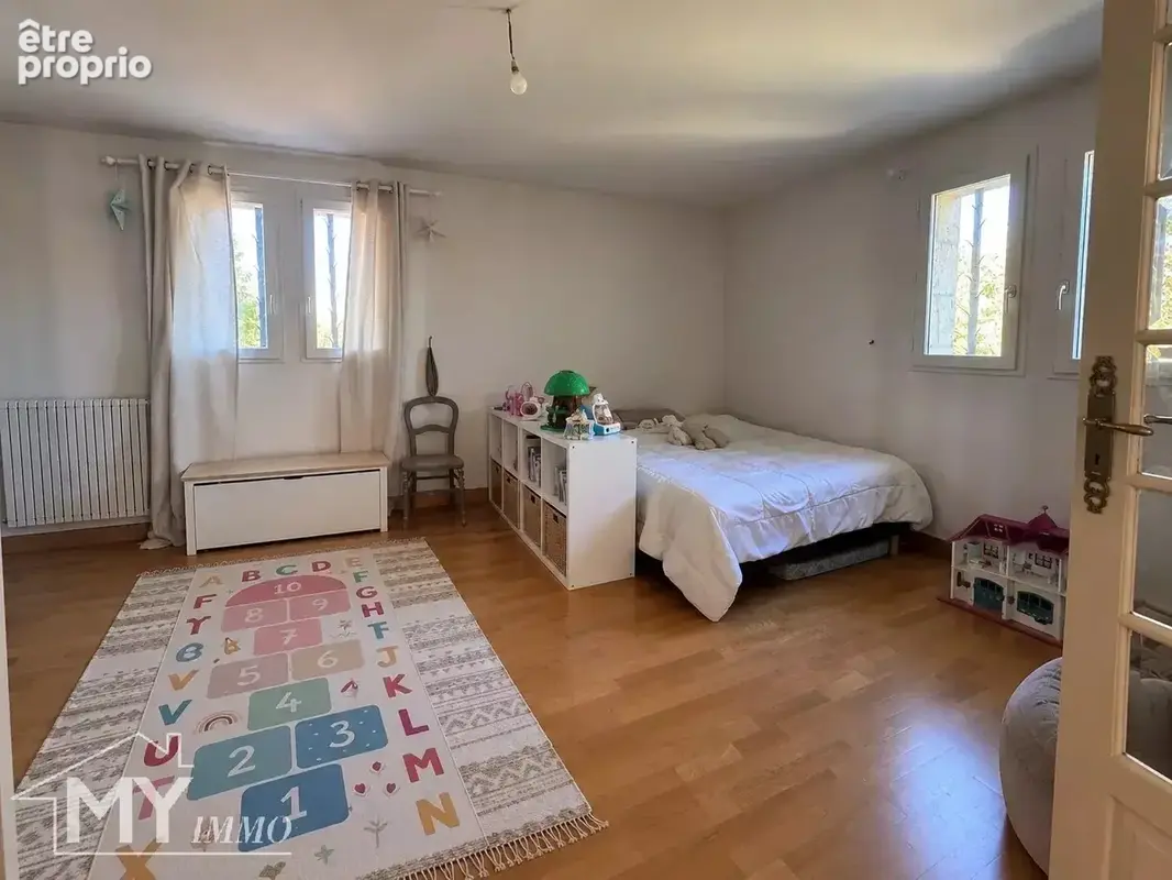 PINEUILH – Propriété d’exception de 350 m² avec piscine, au cœur d’un parc arboré de 5 500 m² et à deux pas des commodités - photo 22