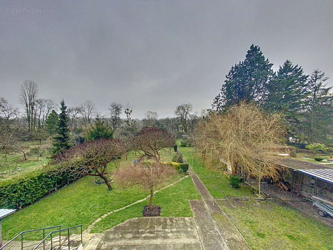 Maison à SAINT-ETIENNE-DE-CHIGNY