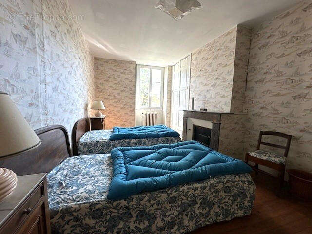 CHAMBRE ETAGE COULOIR - Maison à VIC-FEZENSAC