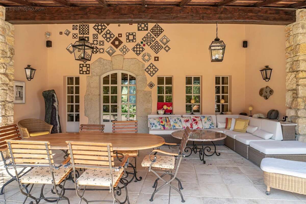 Maison à ROQUEFORT-LES-PINS