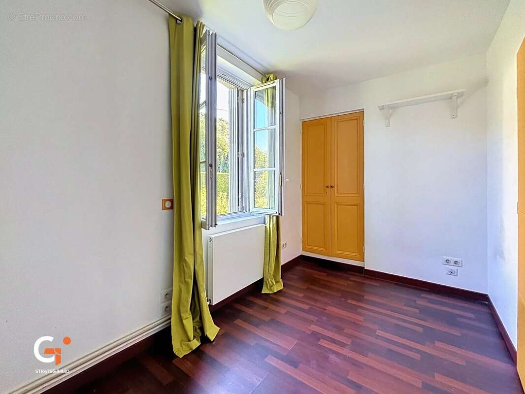 Expo Sud, grand garage + 2 stationnements, 4 chambres - photo 12