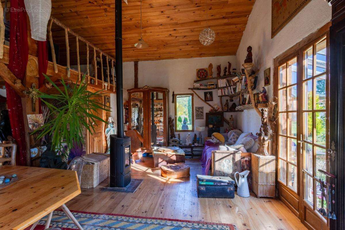 Commerce à CASTELNAU-DE-LEVIS