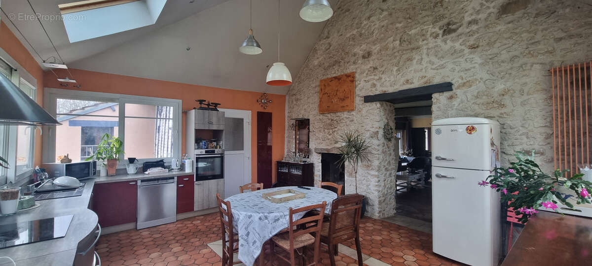 Maison à LES ORMES-SUR-VOULZIE