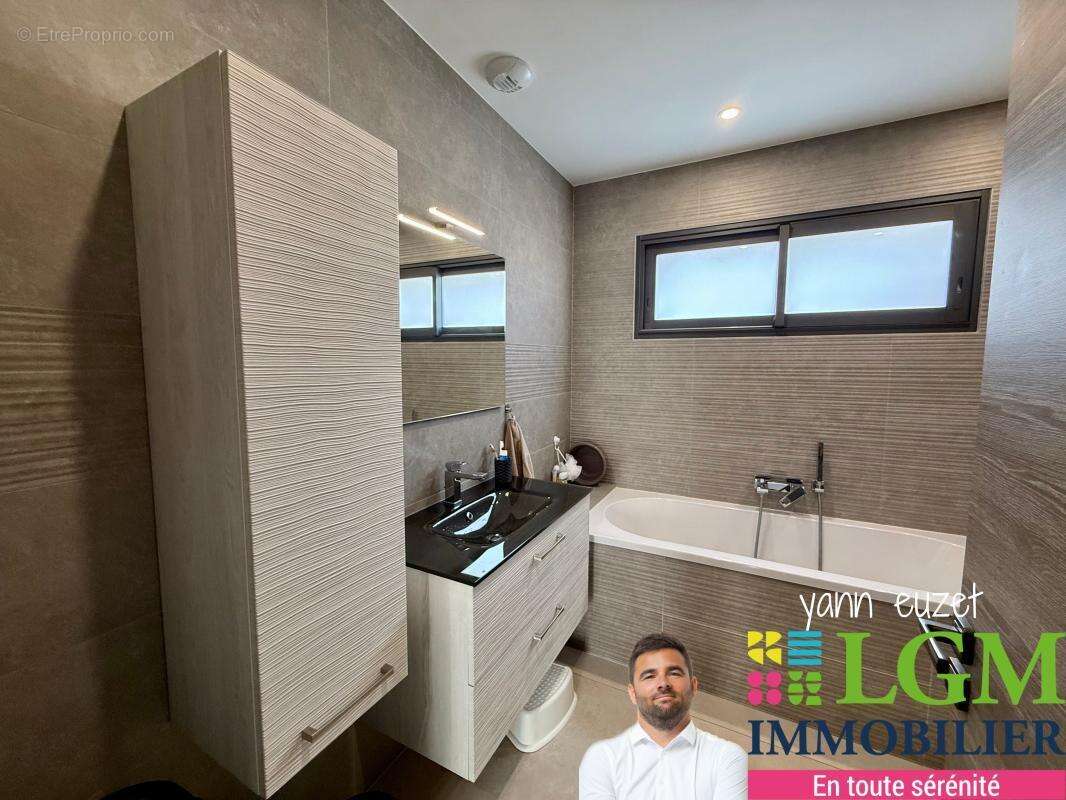 Maison à SAINT-LAURENT-D'AIGOUZE