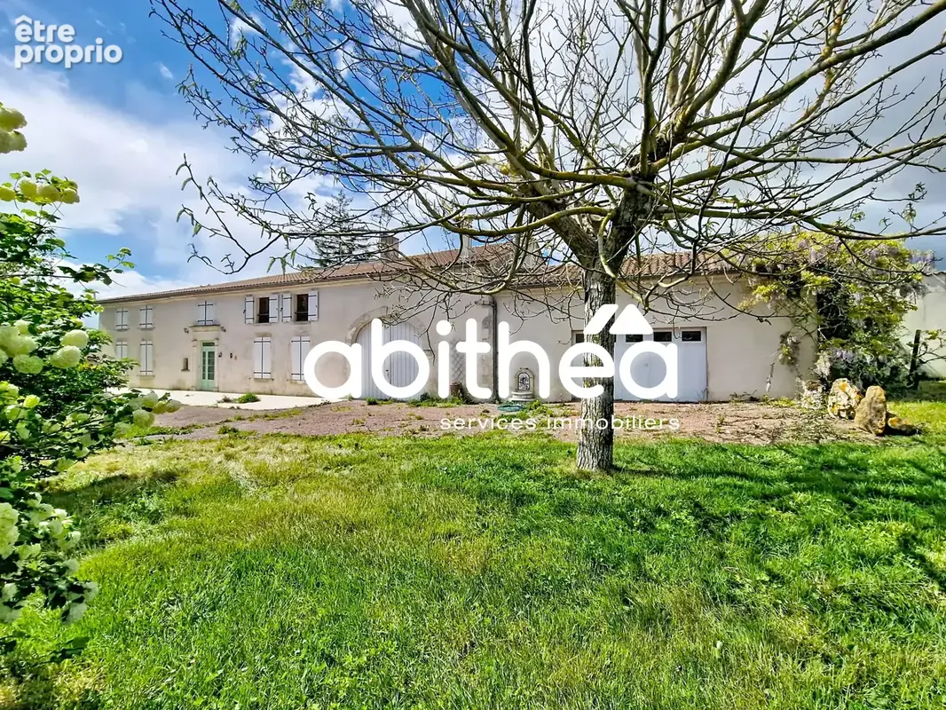 Charentaise  4 chambres  2800m2 de terrain clos  dependances - photo 7
