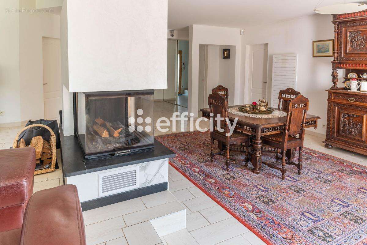 Maison à SAINT-ETIENNE-DE-MONTLUC