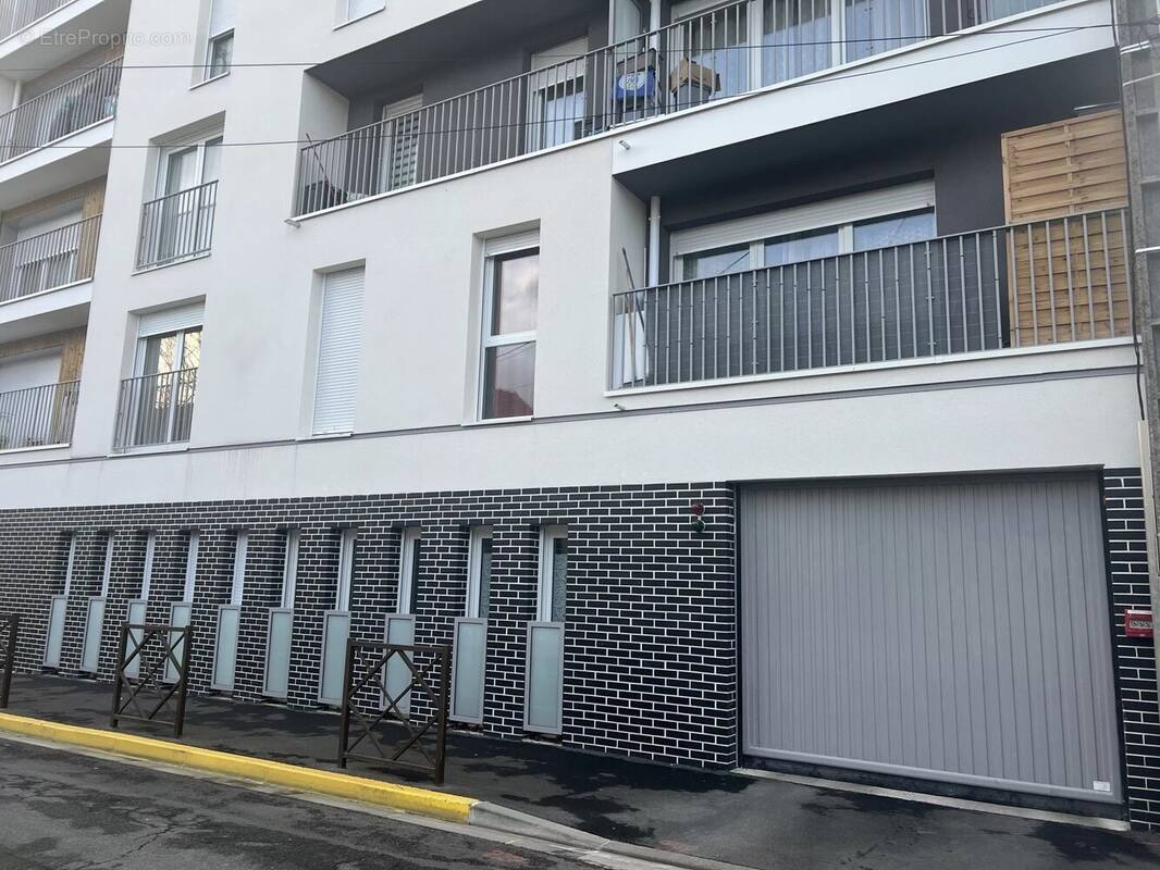 Parking à LIVRY-GARGAN