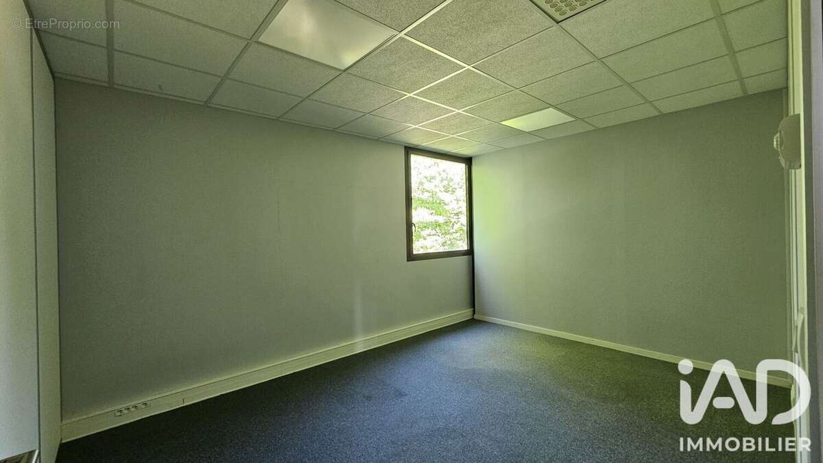 Commerce 193 m² à Chartres-De-Bretagne  - photo 6