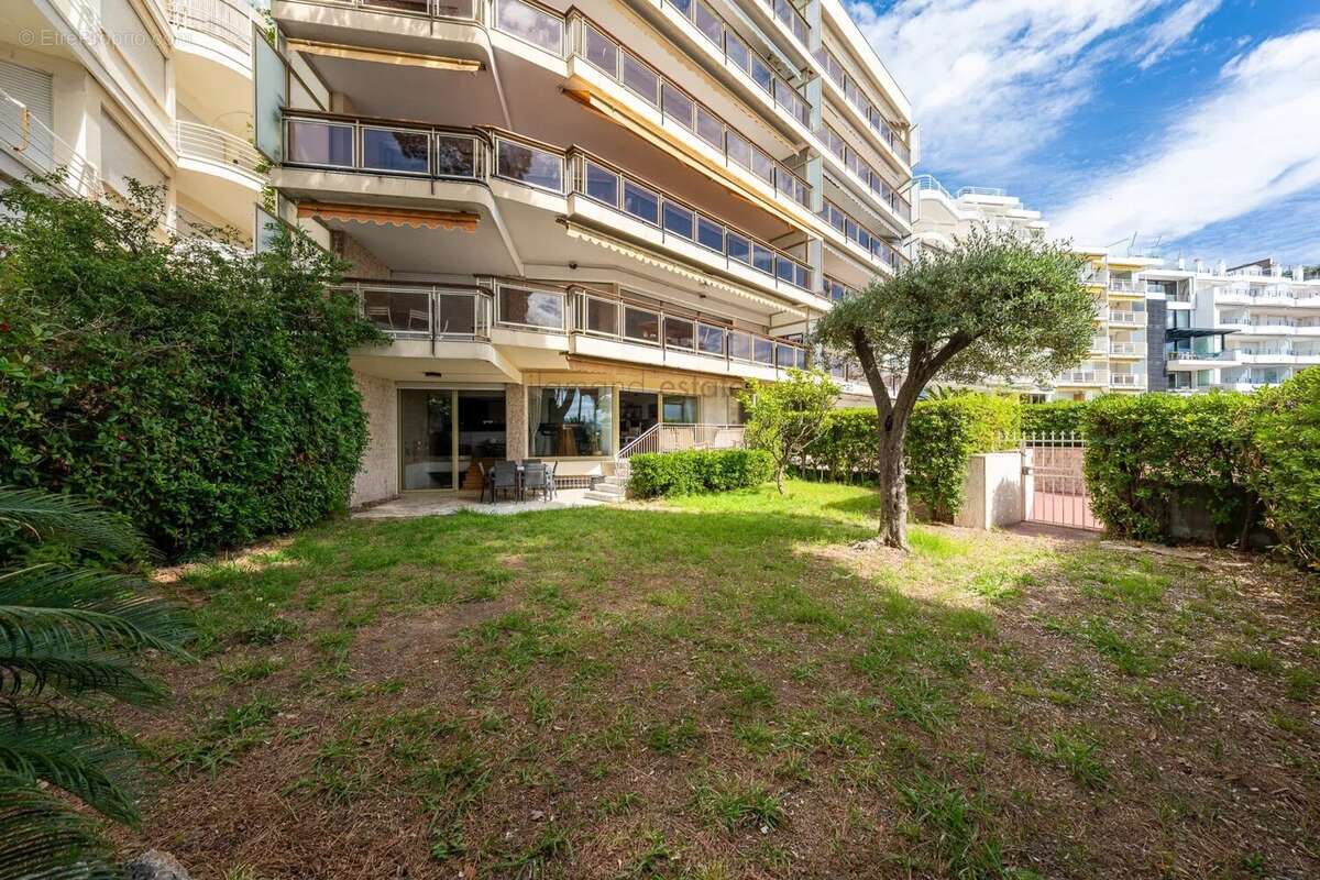 Exclusivite - cannes - pointe croisette - rdj vue mer 168 m² - photo 24