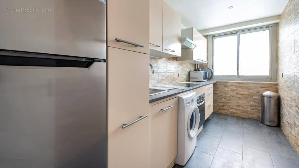 Appartement à COURBEVOIE