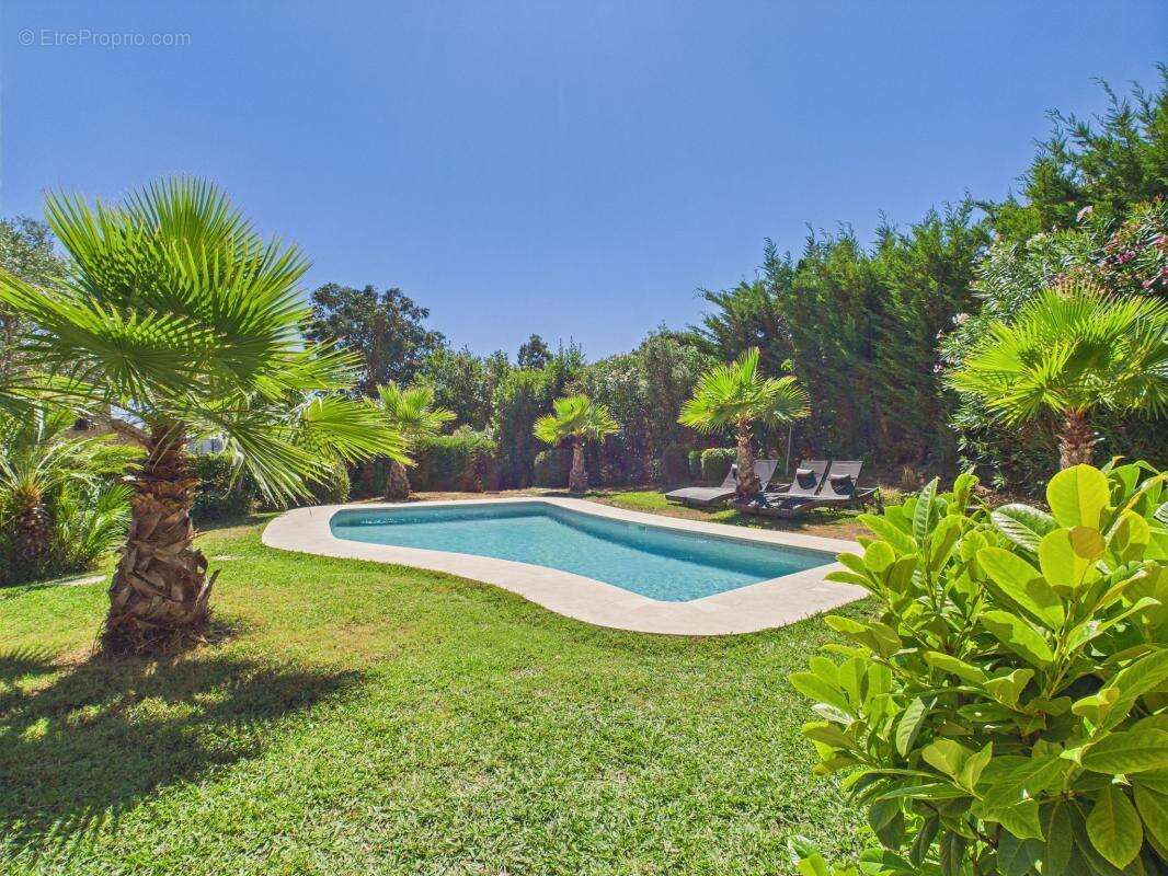 Maison à MANDELIEU-LA-NAPOULE