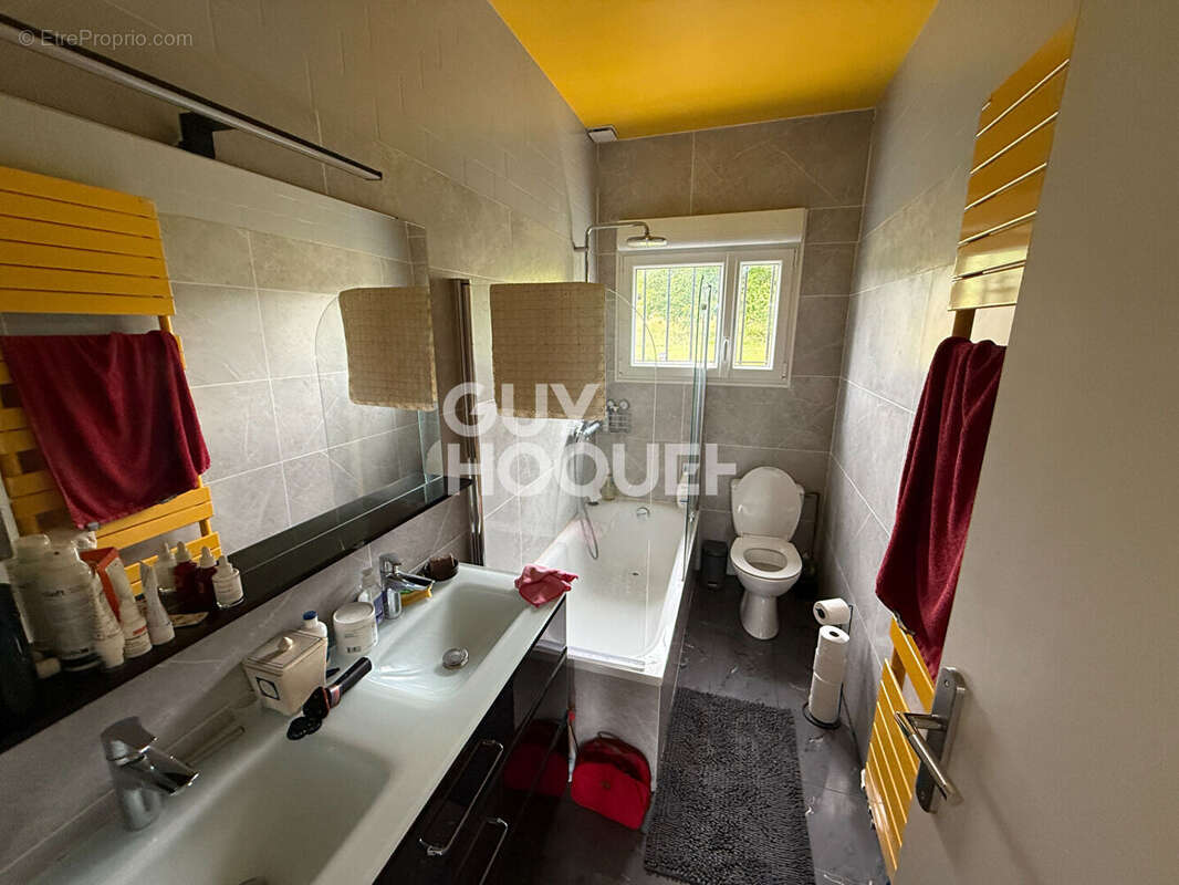 Maison familiale d'environ 155 M2 à proximité de Montigny Sur Loing avec 6 chambres sur une parcelle de 2165 m2. - photo 6