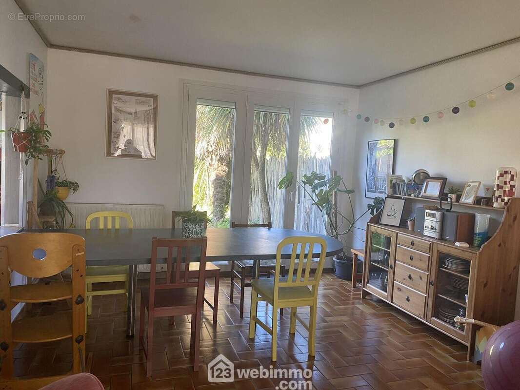 SALON / SEJOUR - Maison à LA ROCHE-SUR-YON