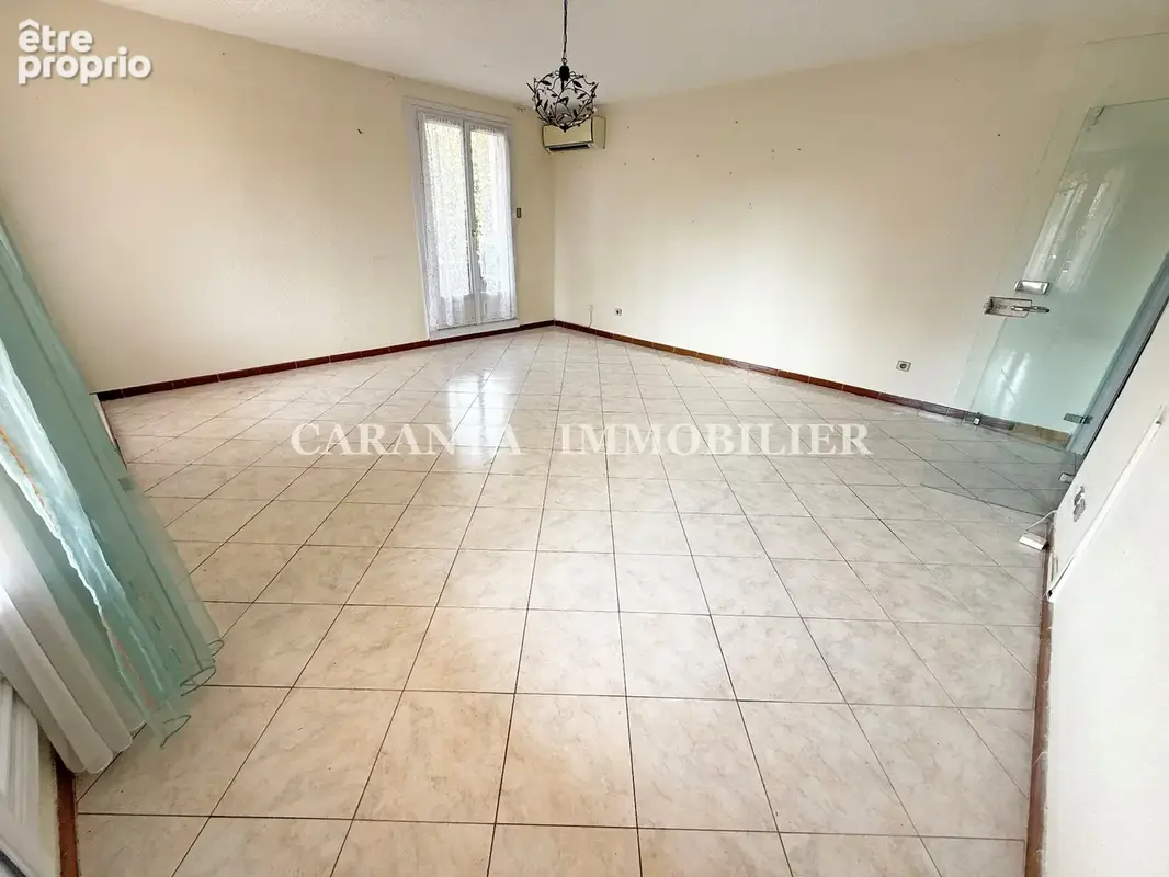 Appartement T3 d’angle à rénover avec cave et parking   Centre-ville de Sainte-Maxime - photo 2