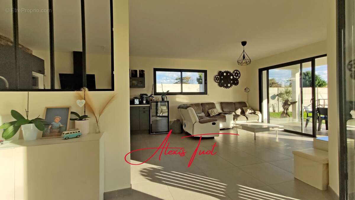 Maison à AMBARES-ET-LAGRAVE