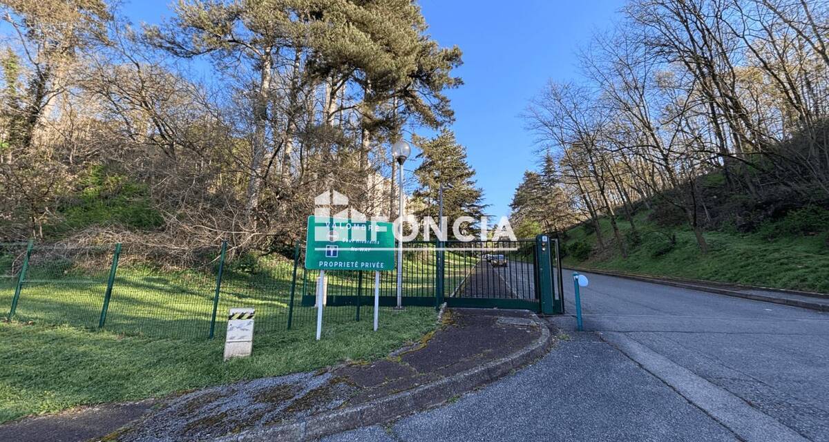 Parking à CALUIRE-ET-CUIRE