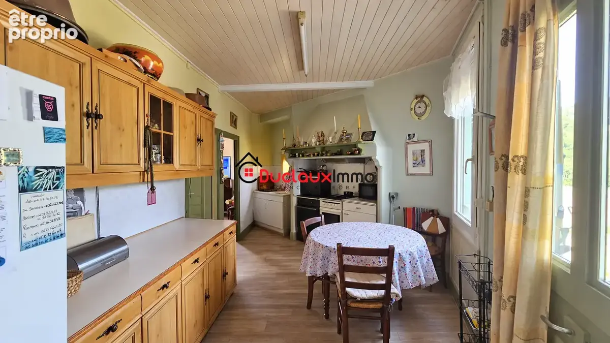Grande maison individuelle, très bien exposée, sur un agréable terrain clos et arboré. - photo 3