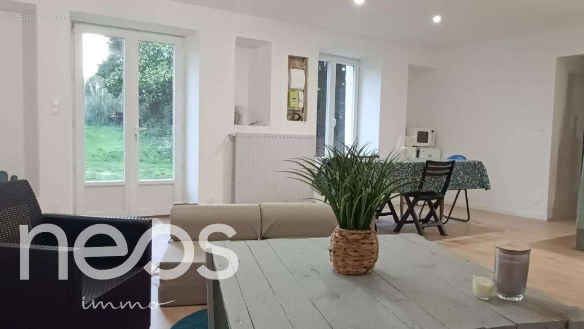 Maison à MAIRE-LEVESCAULT