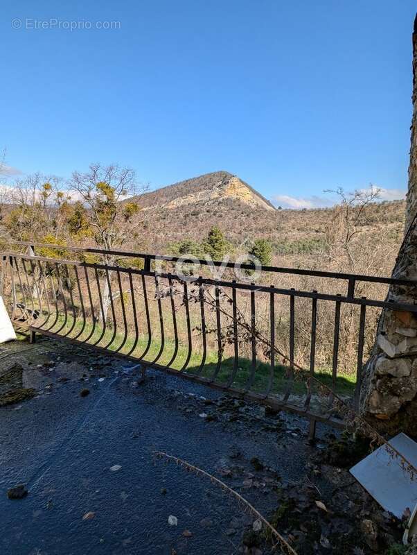 Maison à ROCHE-SAINT-SECRET-BECONNE