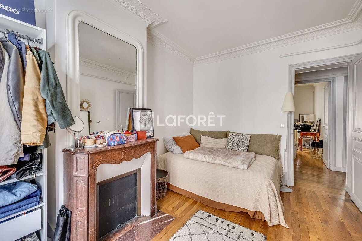 Appartement à PARIS-14E