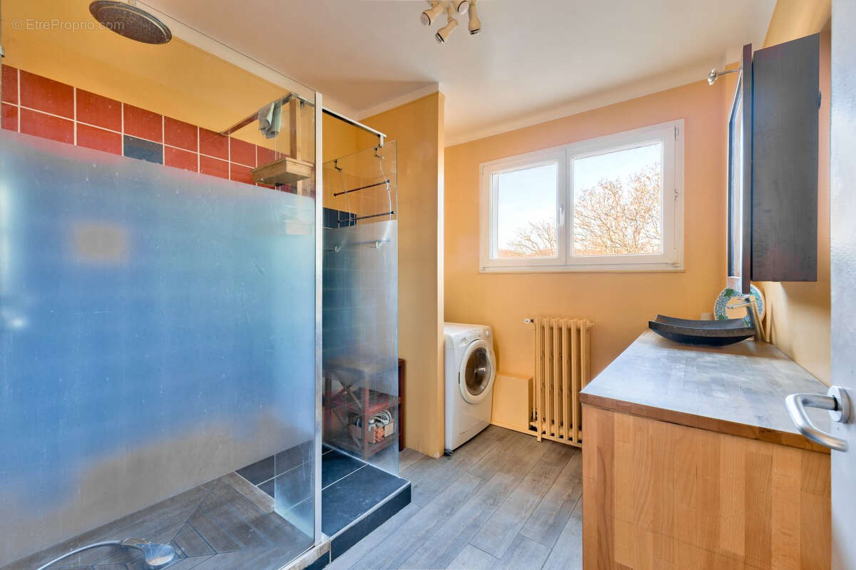 Appartement à VILLE-D&#039;AVRAY