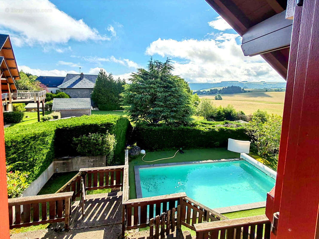 Maison à BESSE-ET-SAINT-ANASTAISE