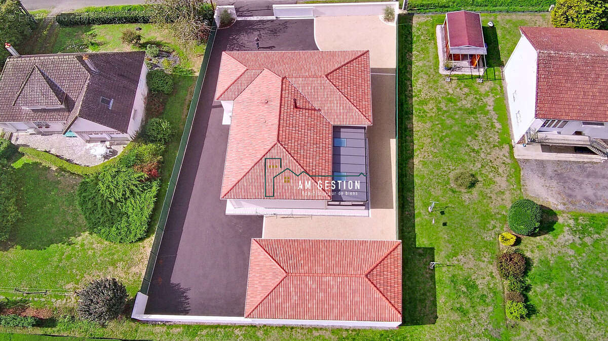 Maison à SAINT-JUNIEN