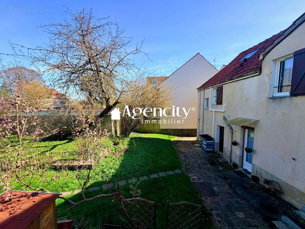 Appartement à TORCY