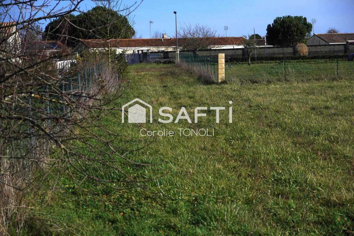 Terrain 2614 m² à Bassac  - photo 3