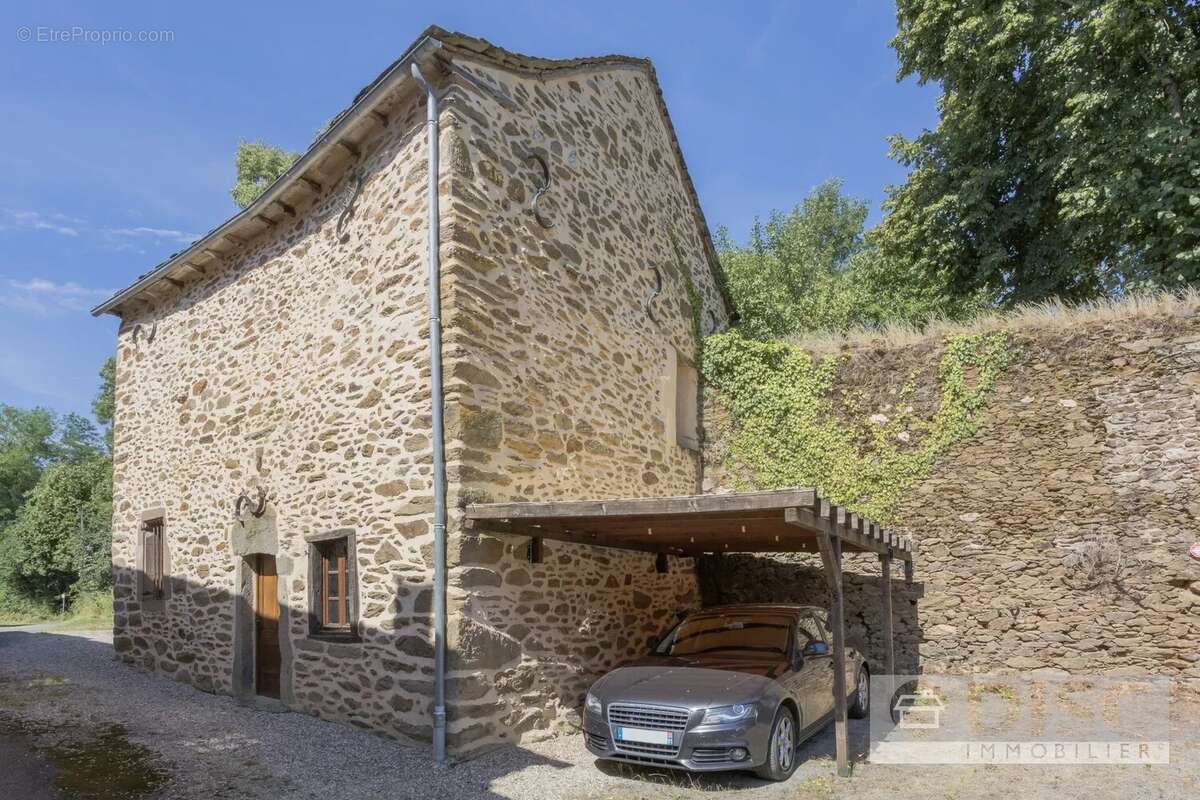 Corps de ferme rénovée avec spacieux gîte indépendant, dépendance, piscine et superbes vues. - photo 31