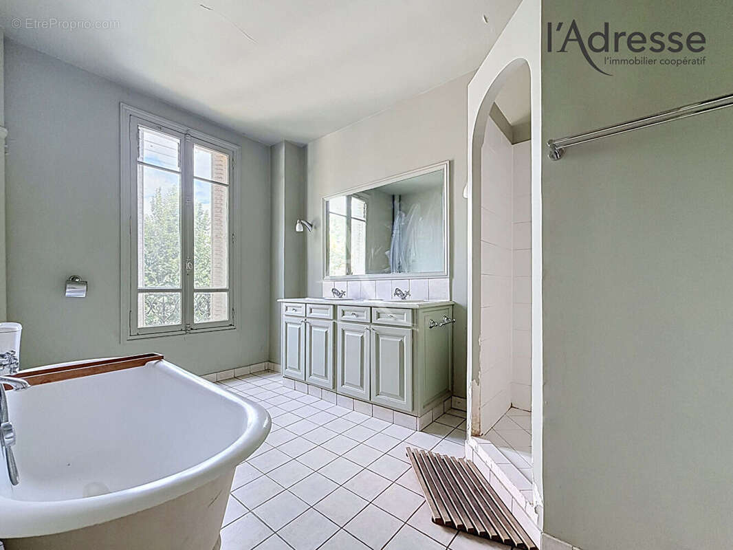 PUTEAUX/ Centre-Ville - Maison 8 pièces 168m² - 126m² d'Extérieurs - photo 11