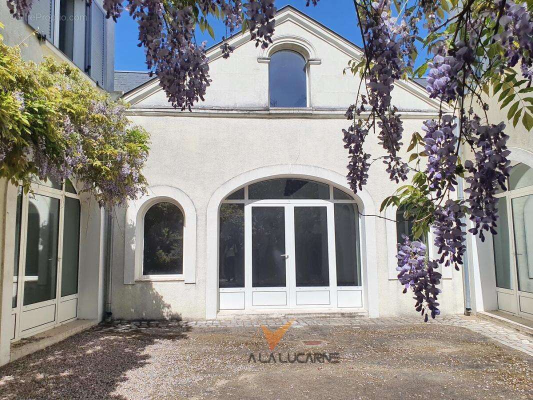 Maison 256 m² à Joue-Les-Tours  - photo 2