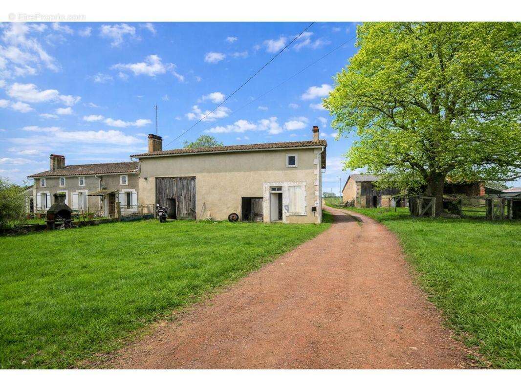 Maison 67 m² à Montpon-Menesterol  - photo 2