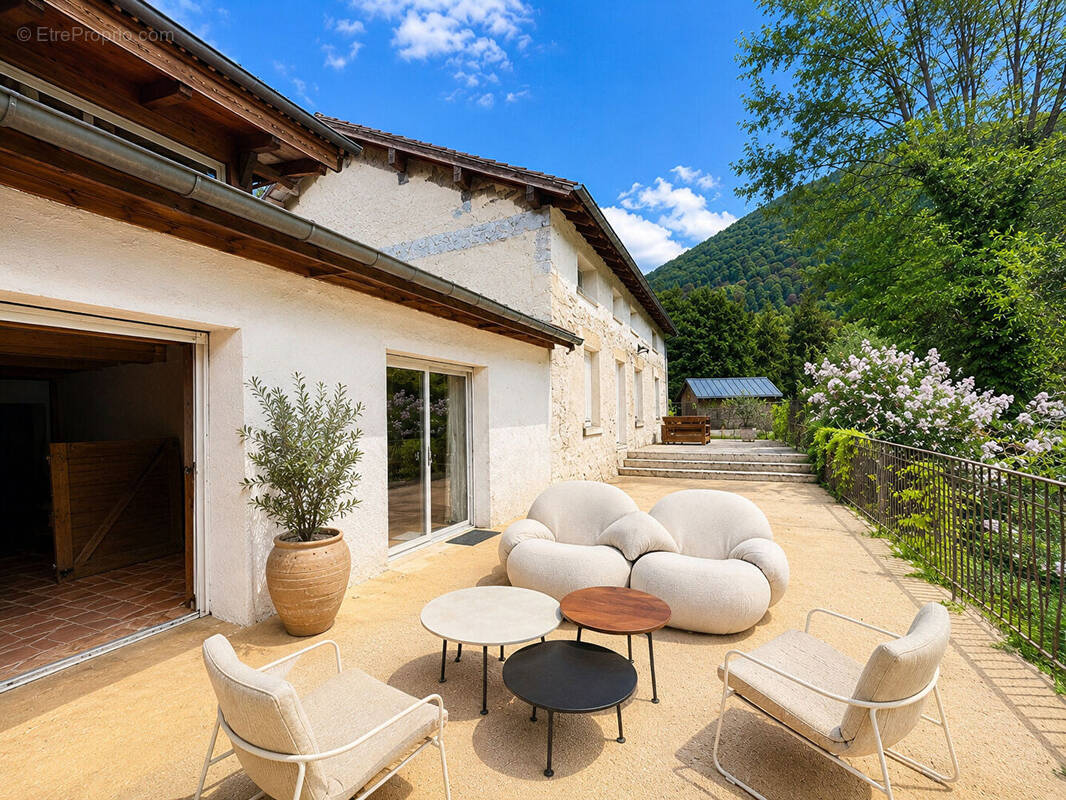 Maison à NANTUA