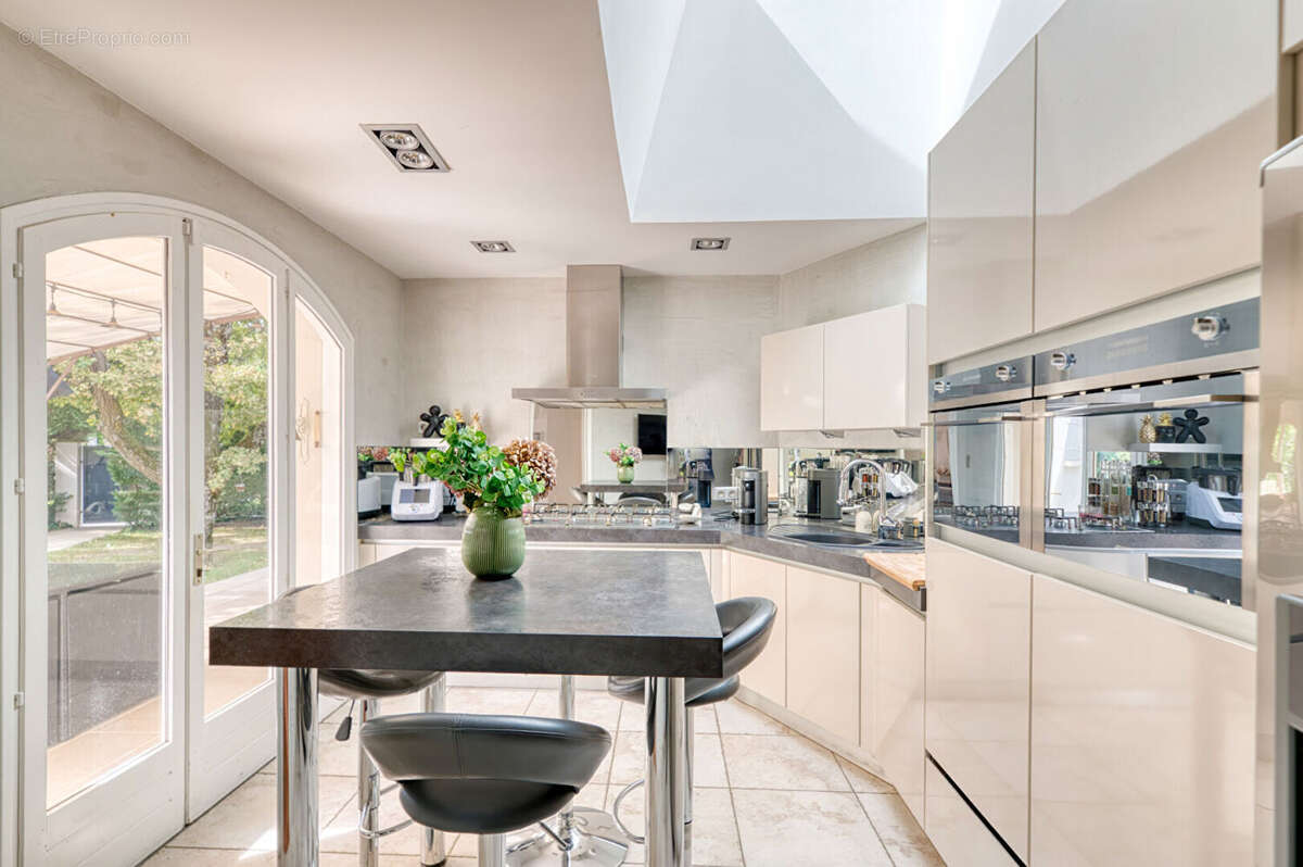 Maison à SAINT-GENIS-LES-OLLIERES