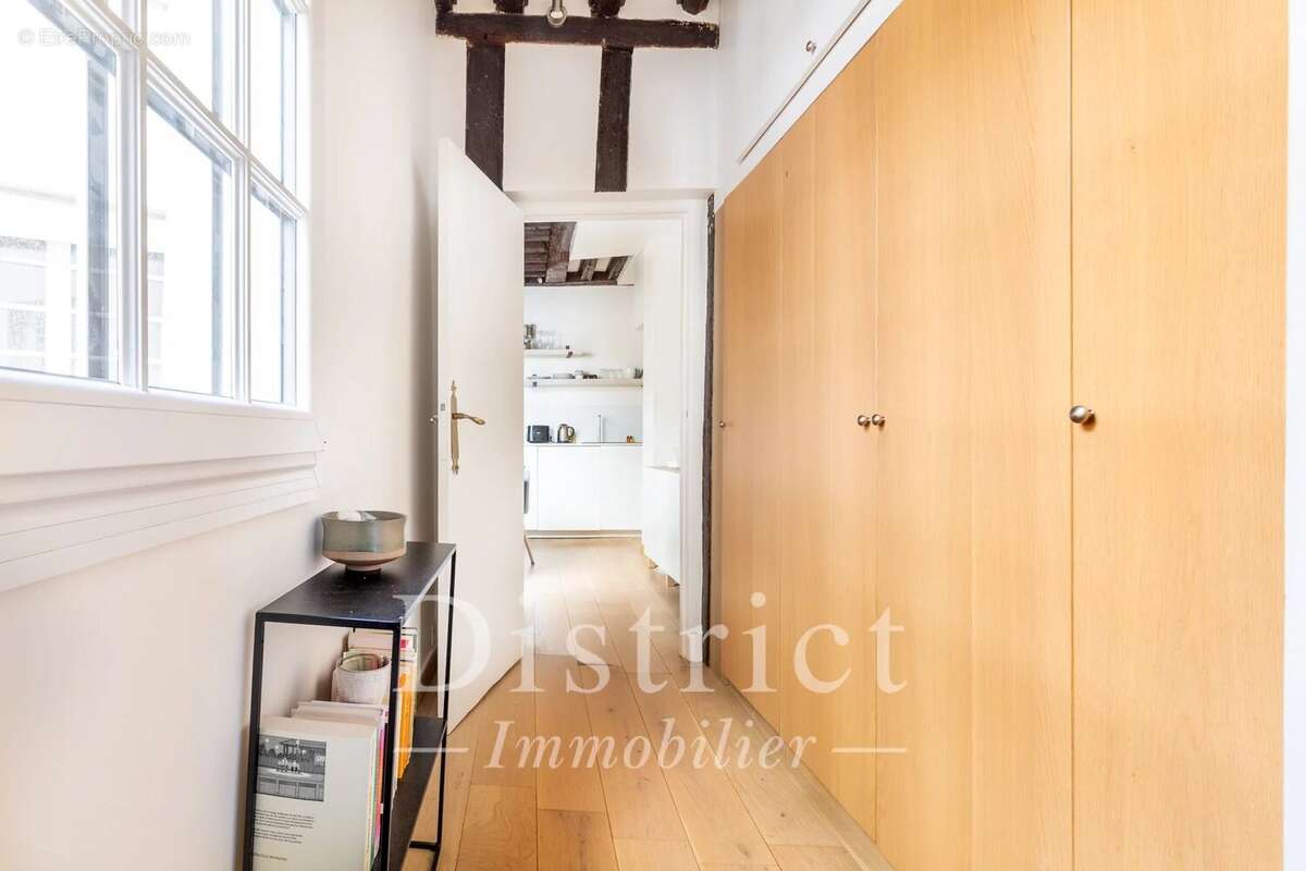 Ile Saint Louis - Charmant 2 pièces de 43m² refait à neuf! - photo 8