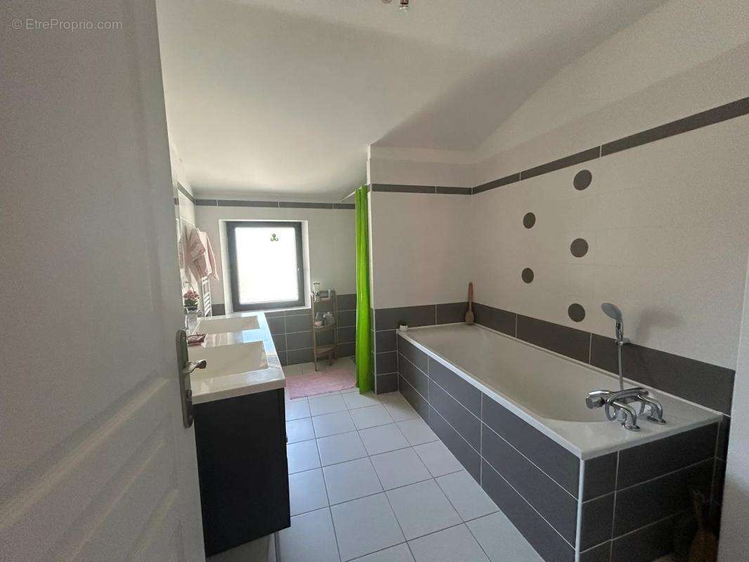 Maison à COULONGES-SUR-L'AUTIZE